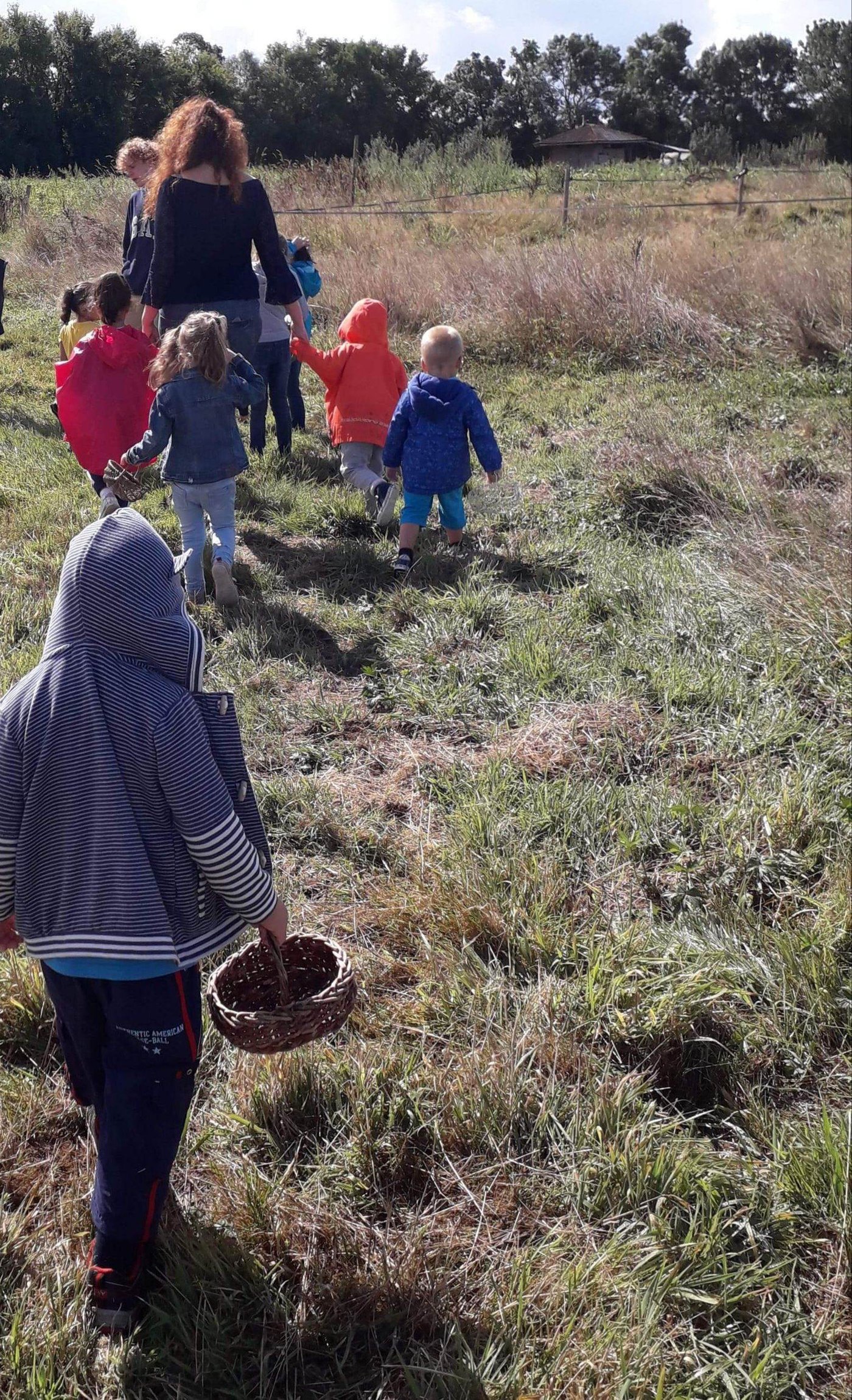 Louise avec des enfants