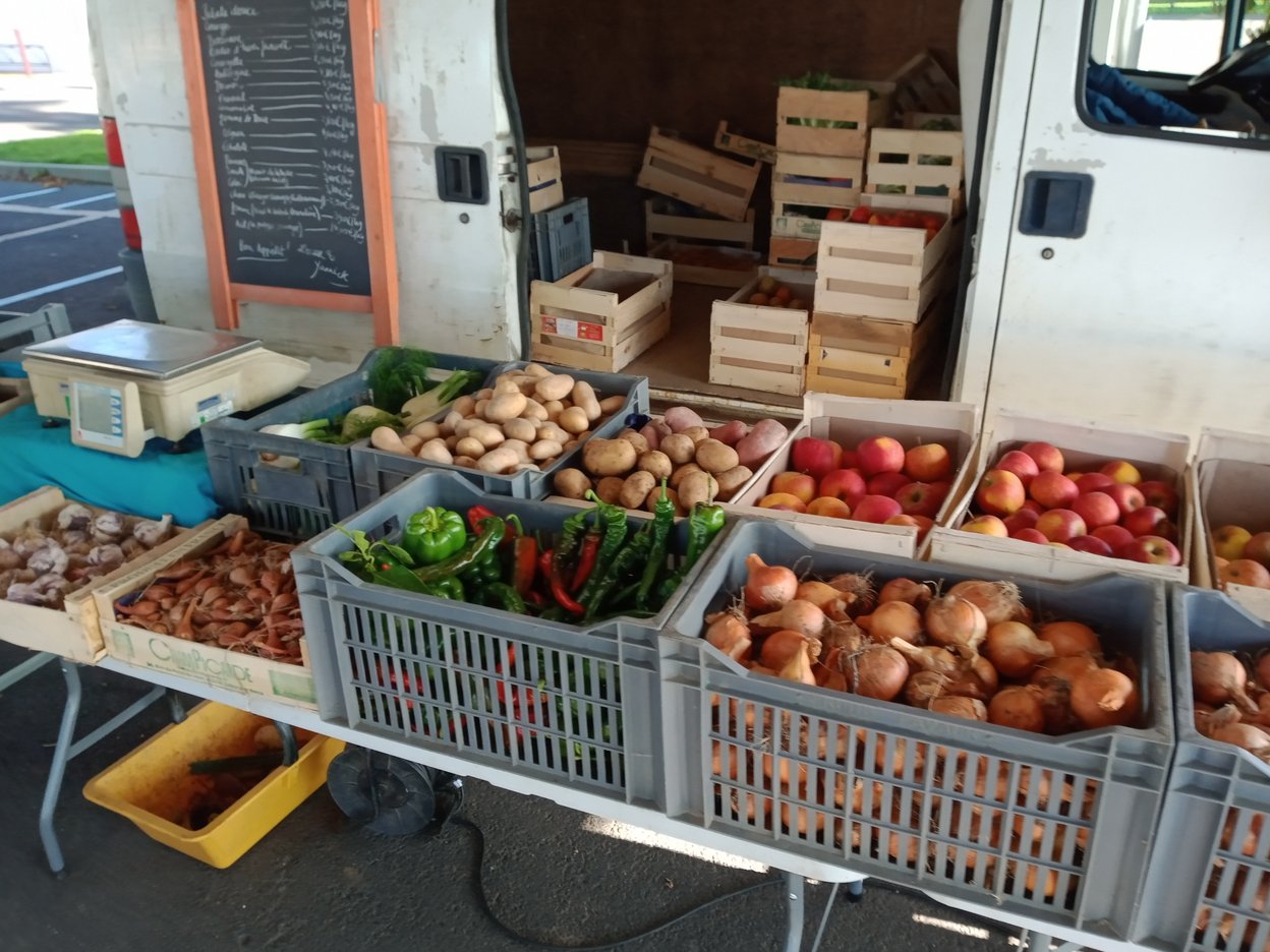 Étal marché St Même