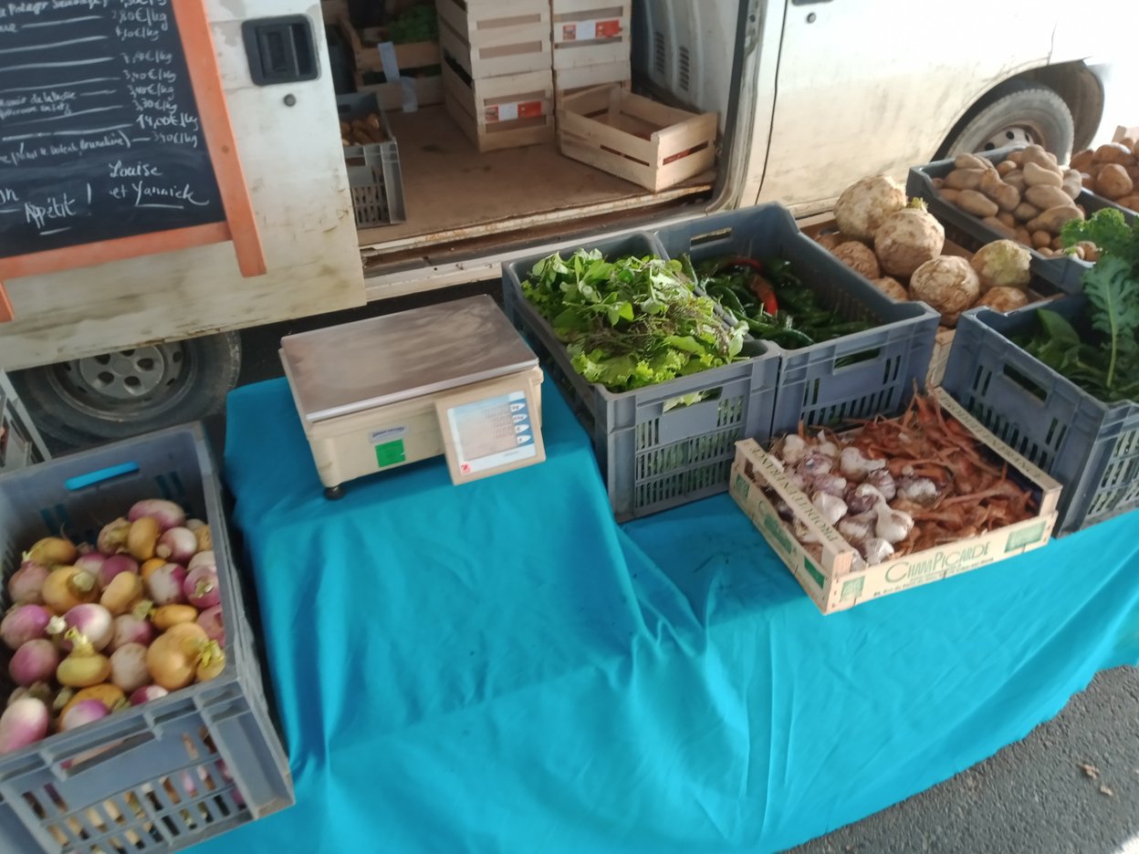 Étal marché St Même