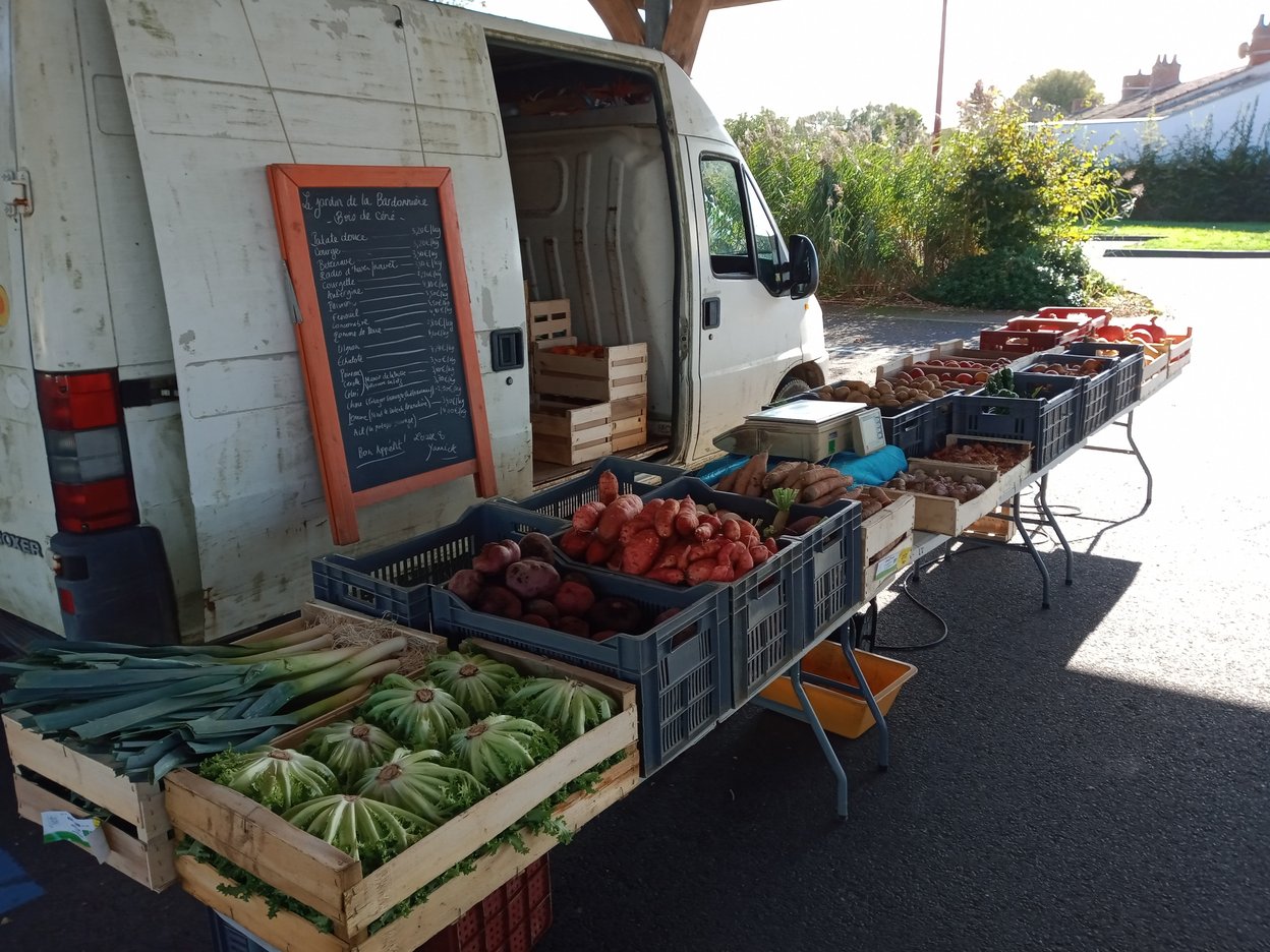 Étal marché St Même