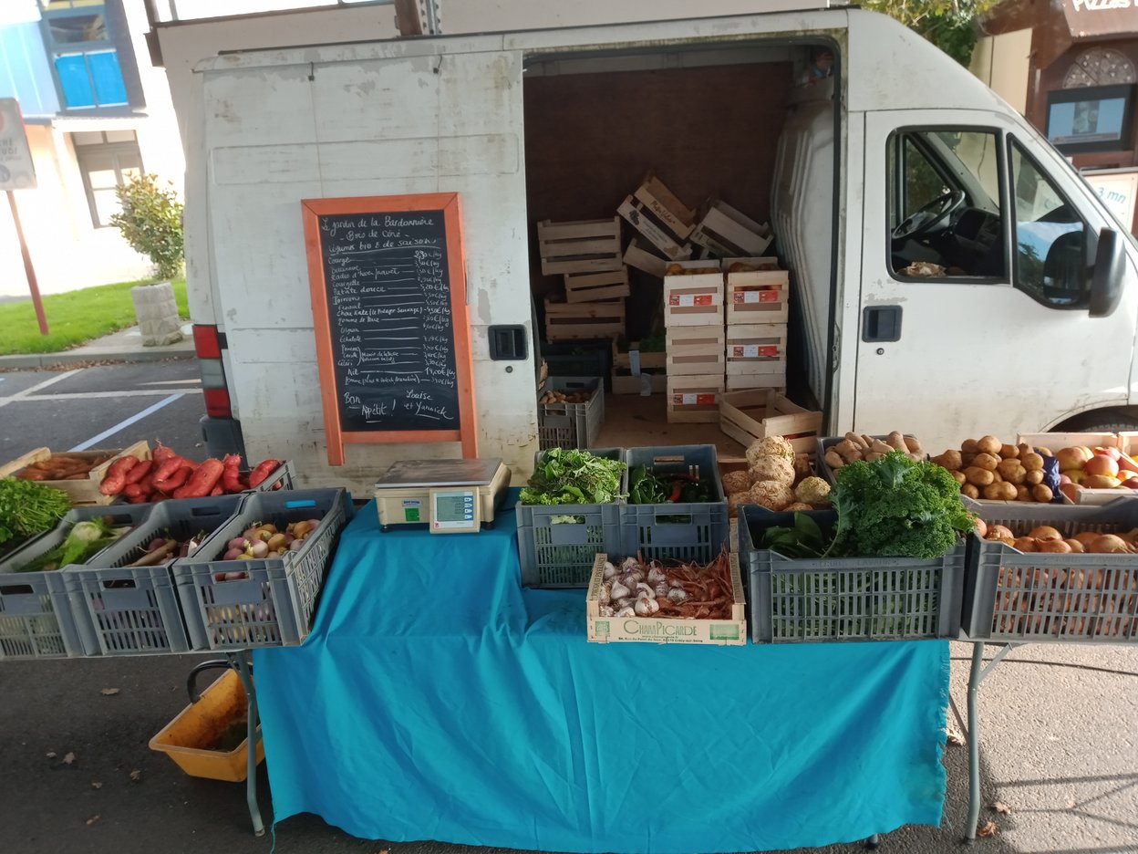 Étal marché St Même